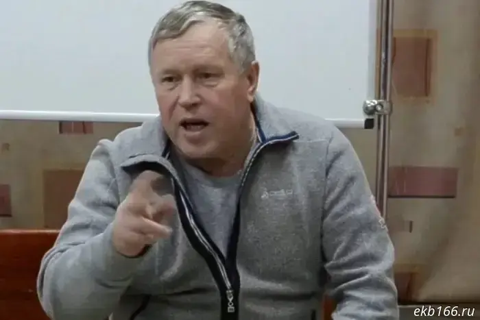 In Sverdlovsk Oblast, a group of teenagers brutally beat a youth coach.