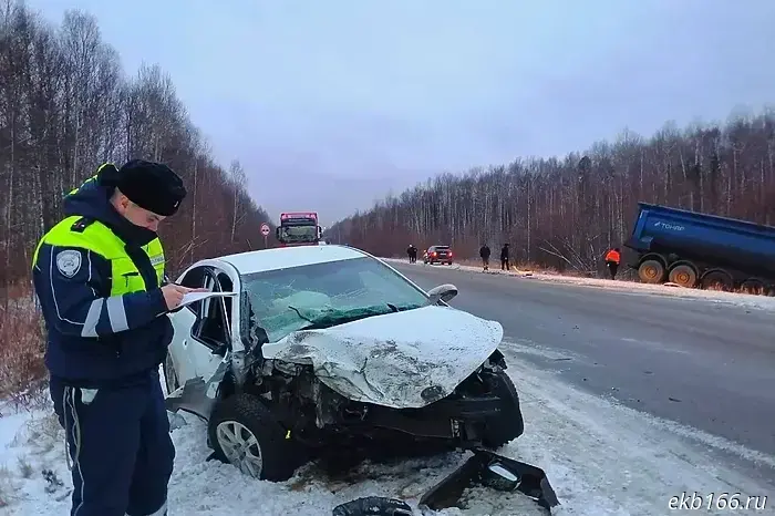 A woman driving a Kia was injured in a collision with a truck on the Serovsky Trakt.