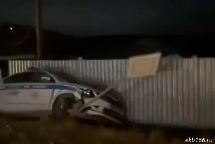 In a village in Sverdlovsk Oblast, a chase after a violator ended with a crashed traffic police car.