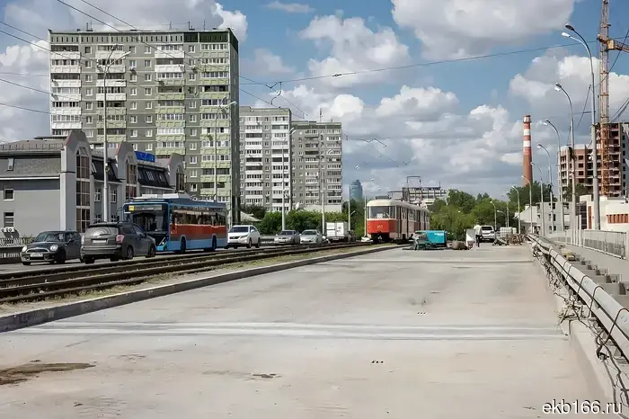 Мэр Орла сообщил, когда в Екатеринбурге запустят движение по мосту на ЖБИ.