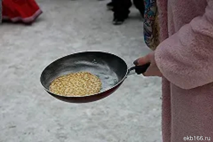 A departing passenger from Koltsovo was not allowed to take a unique samovar to Baku (PHOTO)