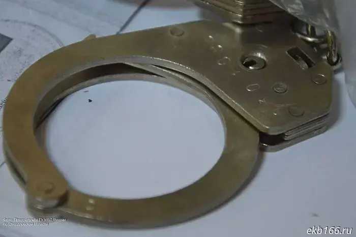 В Карпинске пройдет судебный процесс над рецидивисткой, обвиняемой в изнасиловании девушки, чье тело было найдено в реке.