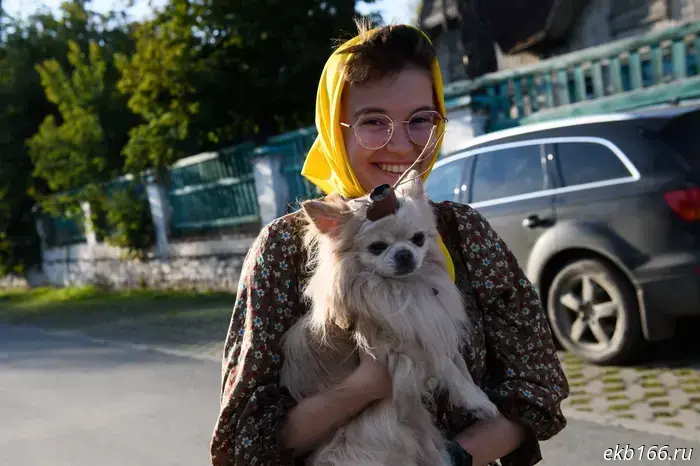 An unexpected procession took place in a Sverdlovsk city, in which hundreds of people took part.