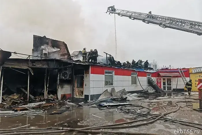 A Magnit store burned down as a result of a gas cylinder leak in Surgut.