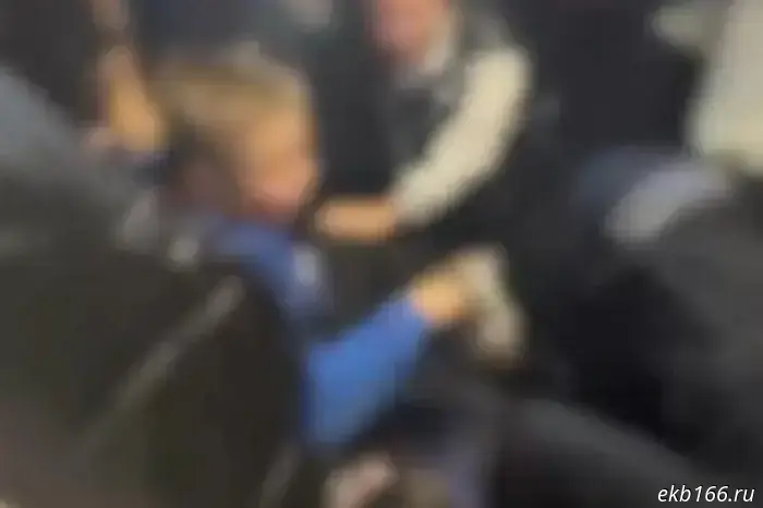 "They're getting trampled in the changing room": children caused a crush at a Yekaterinburg school