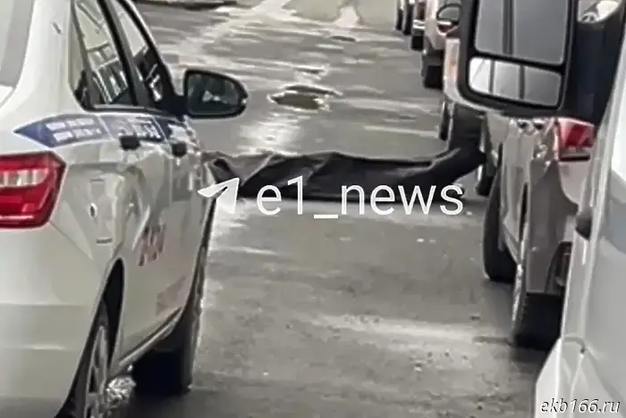 In Yekaterinburg, the general director of a car dealership died under strange circumstances after falling from the 25th floor.