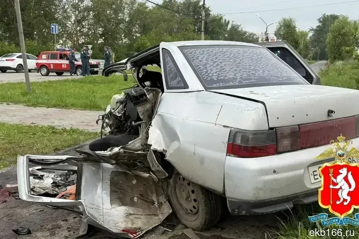 A drunk driver in an Infiniti in Kamensk-Uralsky killed four people in an oncoming car.