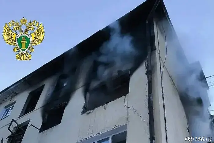 Жителей дома в Первоуральске, где накануне произошел взрыв газа, переселяют в пункт временного размещения.