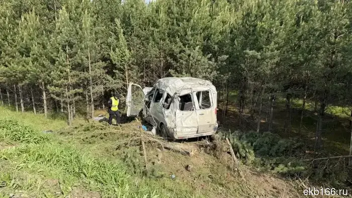 Two people died in the morning as a result of a rollover near Kamensk-Uralsky.