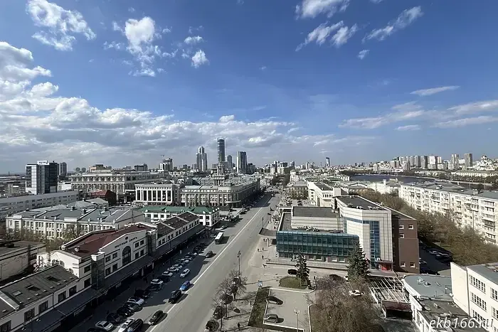 Unseasonably warm weather is moving into Sverdlovsk Oblast.