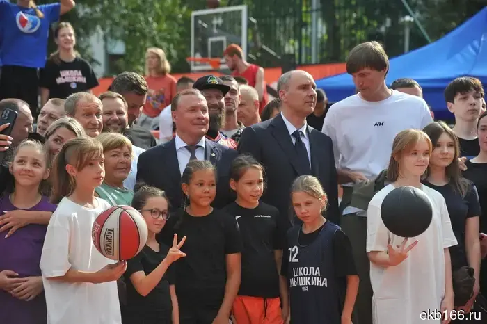 The young basketball player couldn't hold back tears at the opening of the court in Yekaterinburg.