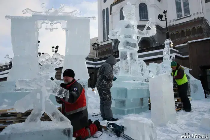 В Екатеринбурге накануне Рождества открывается новая площадка с ледяными скульптурами.