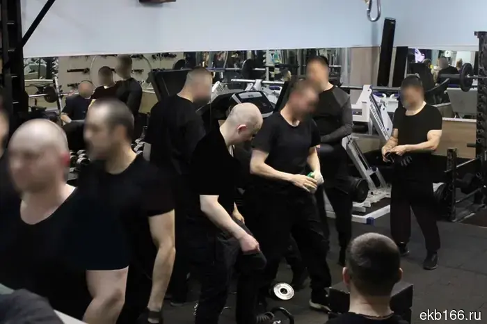 «Развивает силу и выносливость». В ИК-10 Екатеринбурга состоялся турнир по стритлифтингу.