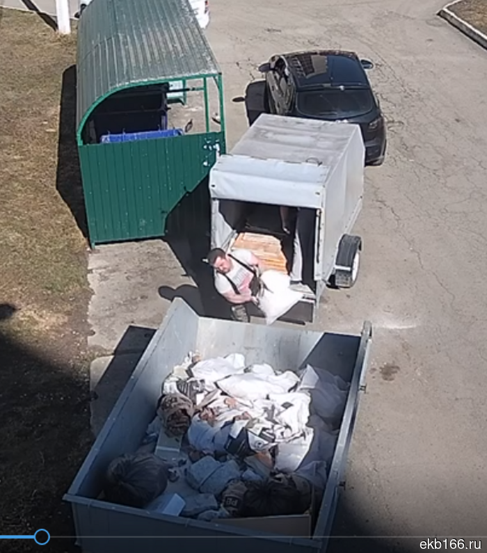 Traps for dumping construction waste into garbage bins were set up in the Sverdlovsk city (PHOTO)