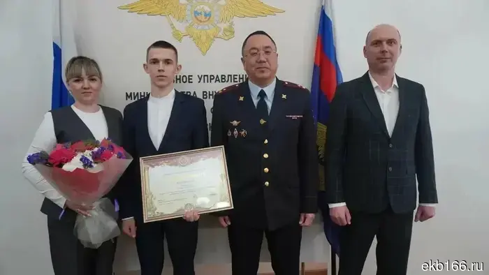Подросток из Новой Ляли помешал мошенникам, подслушав их беседу в маршрутном такси.