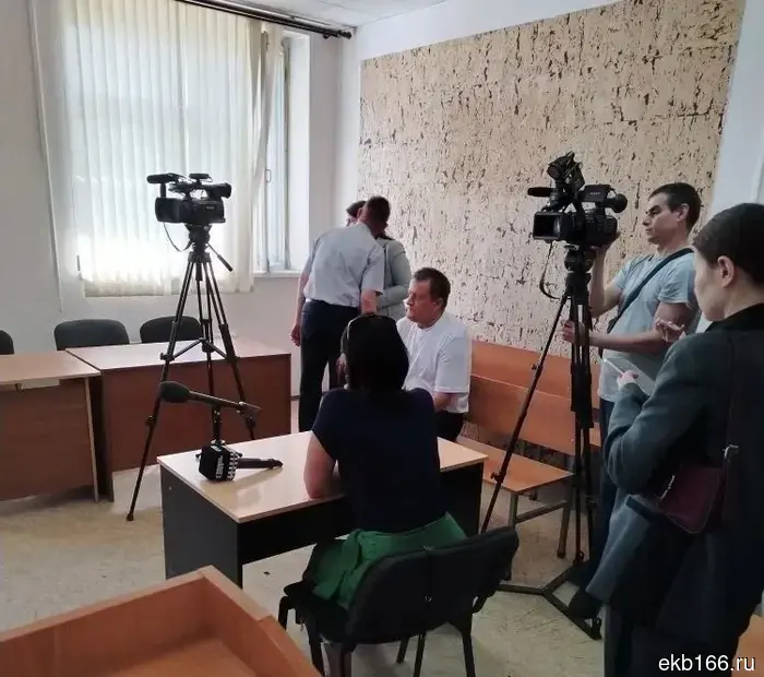 В Екатеринбурге мужчине вынесли приговор за похищение 15-летней девочки из автомобиля её отца.