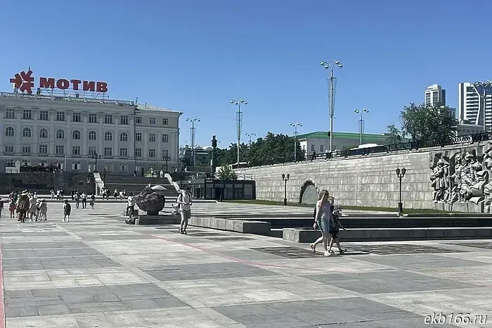 In Yekaterinburg, placing signs on the roofs of buildings will be banned.