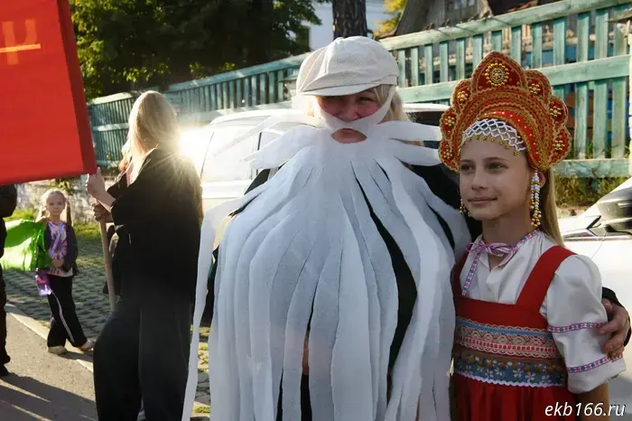 An unexpected procession took place in a Sverdlovsk city, in which hundreds of people took part.