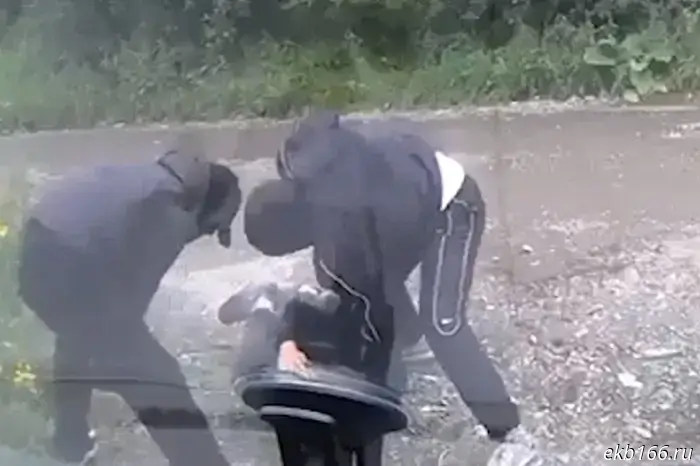 In Yekaterinburg, unidentified masked individuals assaulted an activist who proposed changing the property management company.