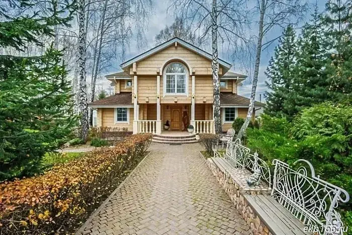 An unusual Russian-style estate is for sale at Shartash.