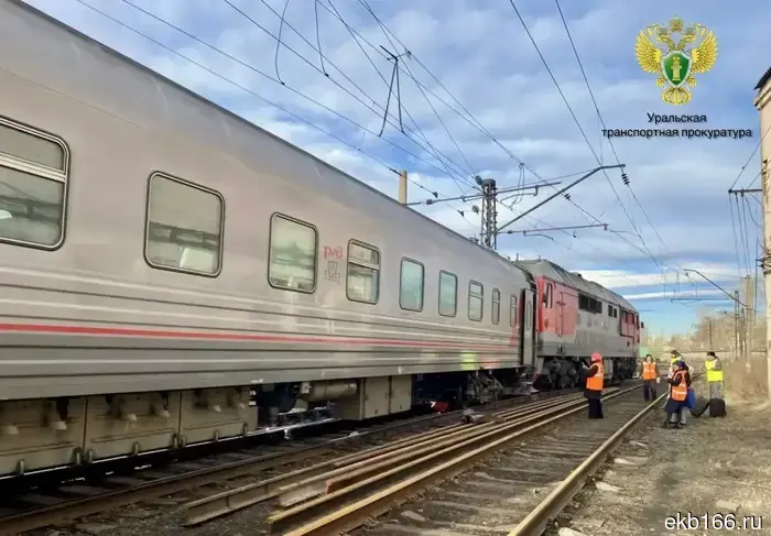 The suburban electric train derailed in Serov.