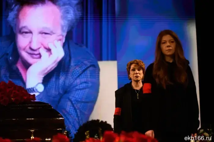 At the farewell to Gorenburg, former governor Yevgeny Kuivashev was noticed.