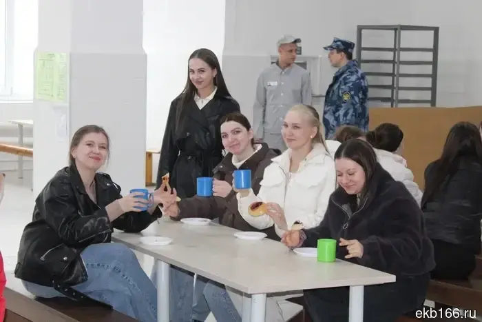 В Екатеринбурге будущим сотрудникам полиции продемонстрировали колонию для рецидивистов.