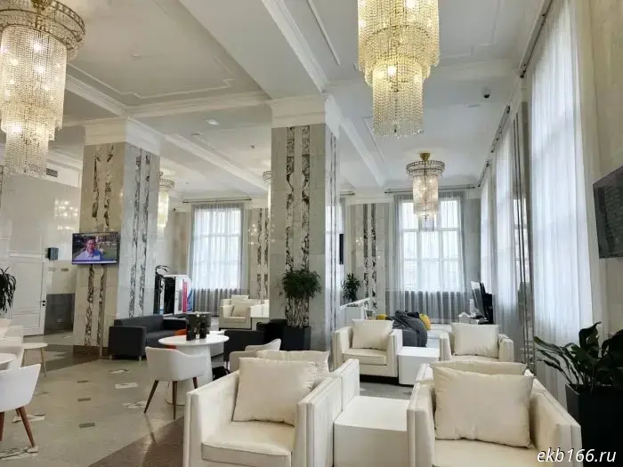 A waiting lounge with comfortable armchairs and a buffet has opened at the Yekaterinburg railway station.