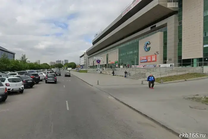 In Yekaterinburg, the street and parking lot near the train station have been closed off with blocks.