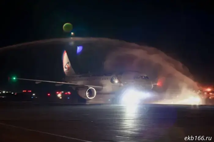The formal welcome of the plane from Gelendzhik frightened passengers at Koltsovo.