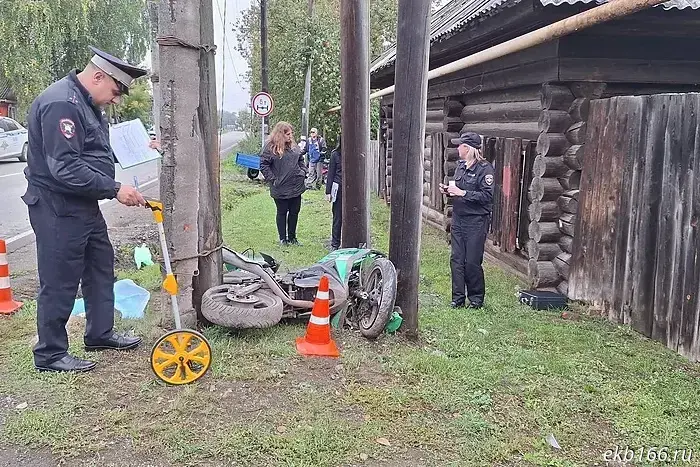 В Алапаевском районе мотоциклист скончался в результате столкновения с опорой линии электропередачи.