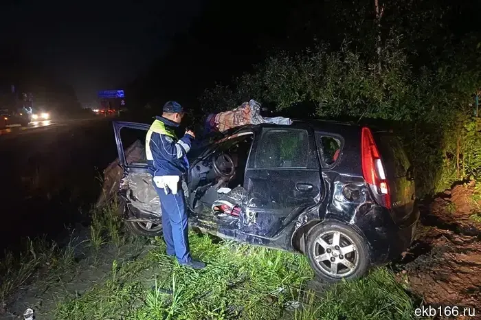 Четырехлетнюю девочку доставили в больницу в Екатеринбурге после аварии с тягачом (ФОТО)