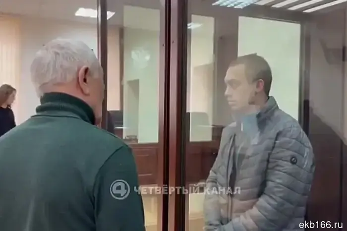 В Екатеринбурге суд задержал маргинала, который убил мужчину во дворе на улице Малышева.