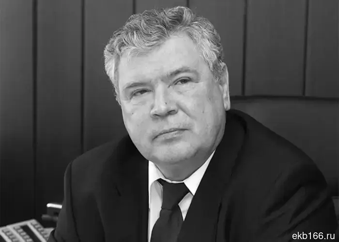 В тексте на открывшейся мемориальной доске, посвященной бывшему руководителю УВЗ Николаю Малых, обнаружили опечатку.