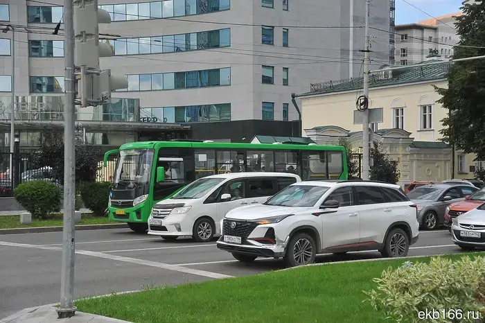 Стало известно, почему в автобусе Екатеринбурга не оказалось мест для сидения.
