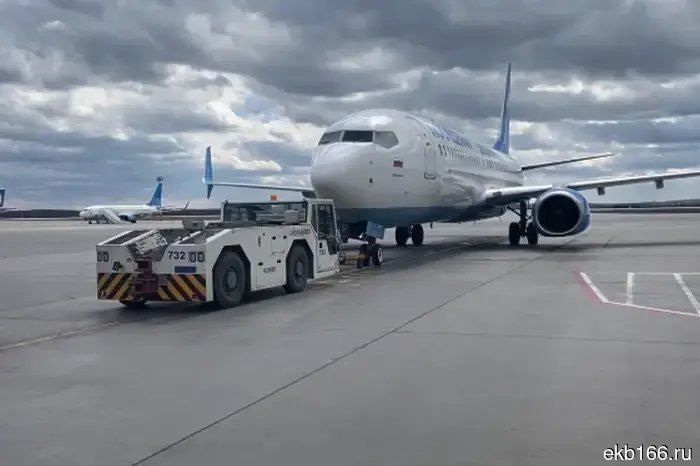 Пассажиры семи рейсов оказались заблокированы в аэропорту Кольцово.