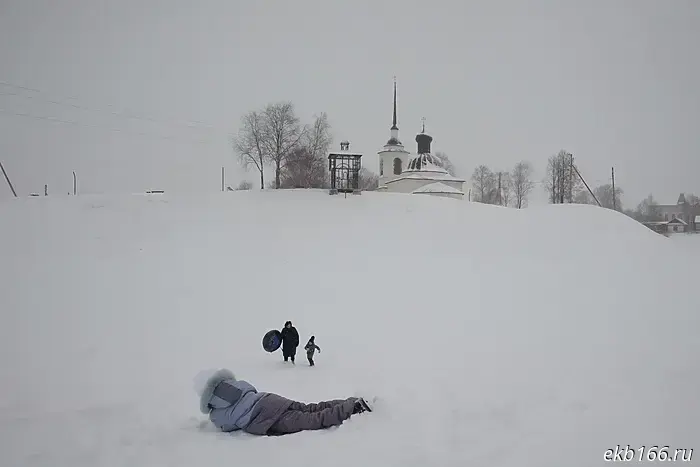 Meteorologists reported temperatures dropping to −42 degrees Celsius in Sverdlovsk Oblast.