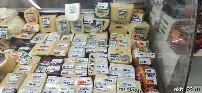 На Урале сожгли партию санкционного сыра из Европы, изъятого у торговцев (ФОТО).