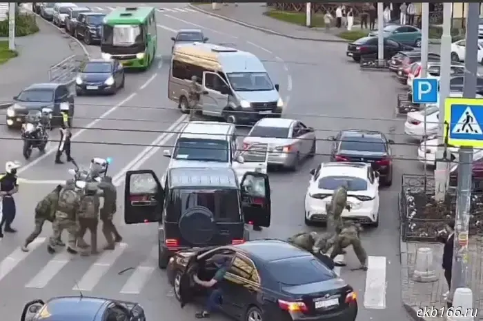 На руководителя азербайджанской диаспоры в Урале заведено уголовное дело. Его сына арестовали.