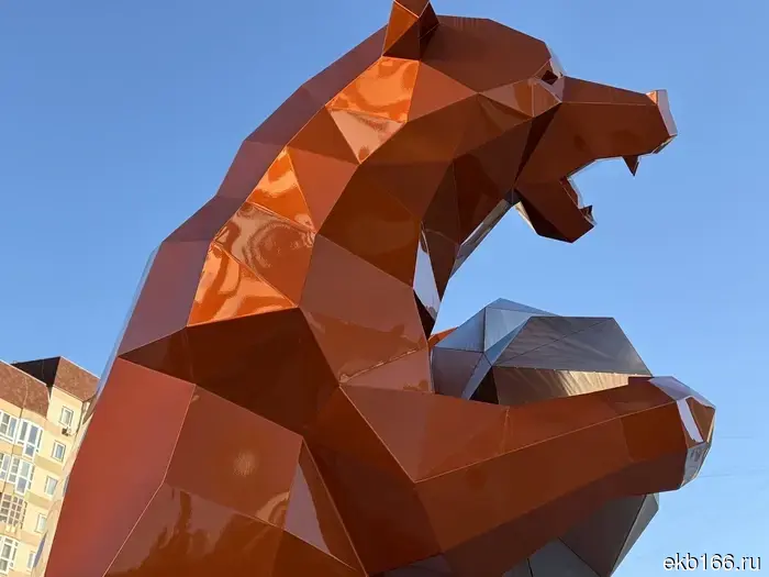 A new park with giant dandelions has appeared in Yekaterinburg.