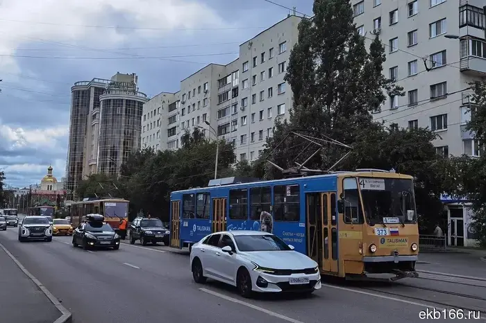 Waiting for an ambulance: trams have stopped in the center of Yekaterinburg.