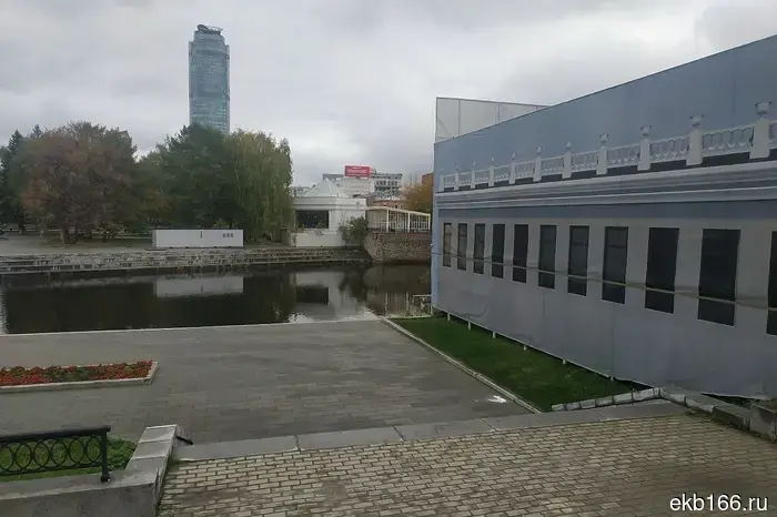 Открытие ресторана на Плотинке в Екатеринбурге прошло еще одну проверку.