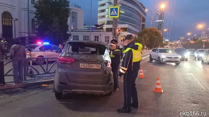 «Всего в метре от нас…» Свидетель поделился подробностями смертельного наезда автобуса в Екатеринбурге.
