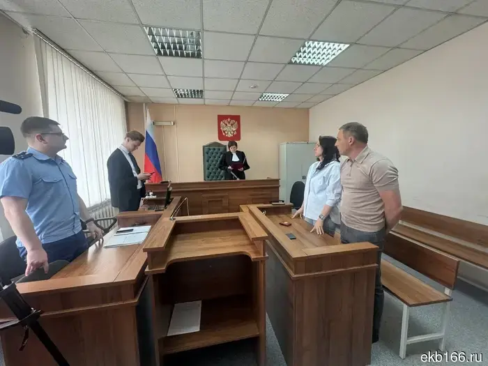 В Екатеринбурге был оглашен приговор мошеннику, который украл сумму взятки в размере 50 миллионов рублей.