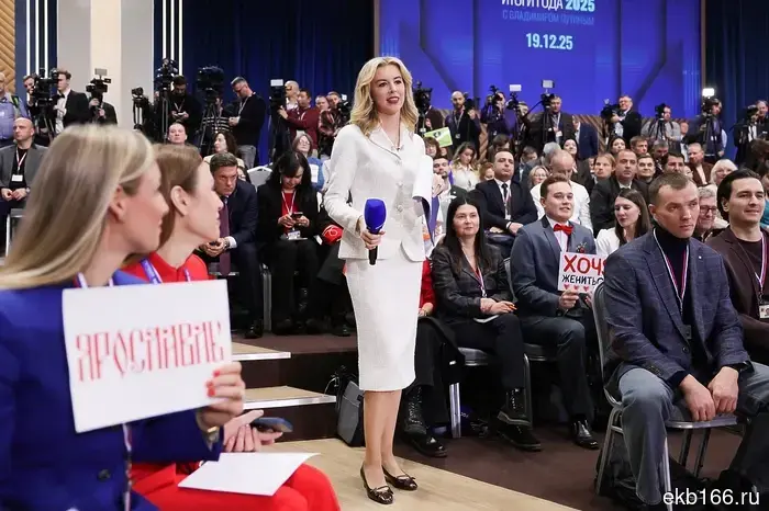 Корреспондент ОТВ, который сделал девушке предложение в прямом эфире с Путиным, получил студенческий ТЭФИ.