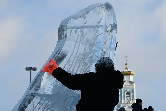 В Екатеринбурге накануне Рождества открывается новая площадка с ледяными скульптурами.