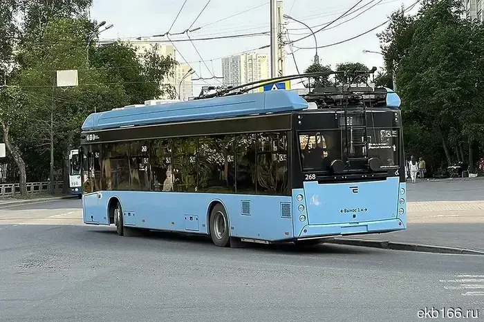 В Екатеринбурге общественный транспорт работает медленнее из-за высокой температуры.