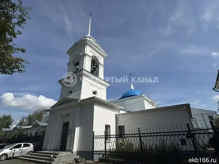 In Yekaterinburg, the developer is seeking the demolition of an old building of an active church.
