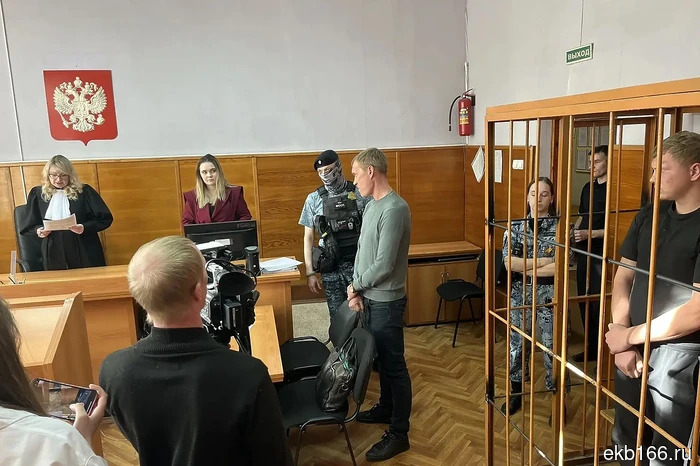 В Екатеринбурге суд наложил двухмесячный арест на мотоциклиста, который ударил инспектора моторизованного полка ДПС (ФОТО)