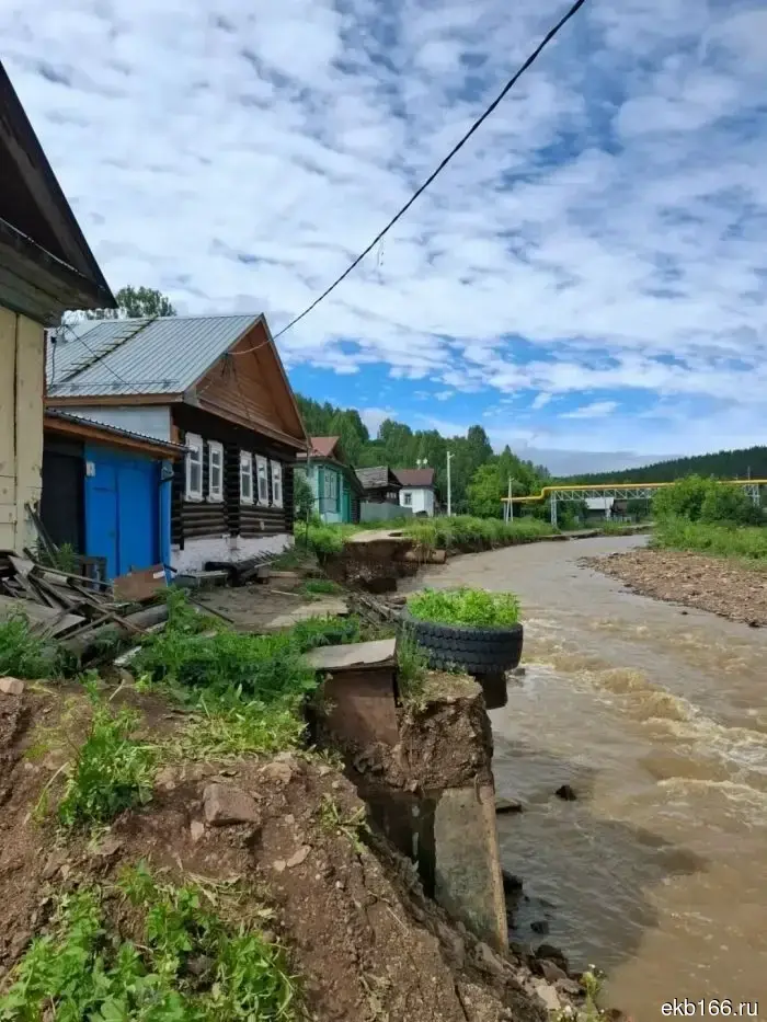 A pile of cut logs was discovered in the upper reaches of the river in Nizhnie Sergi after the flood.